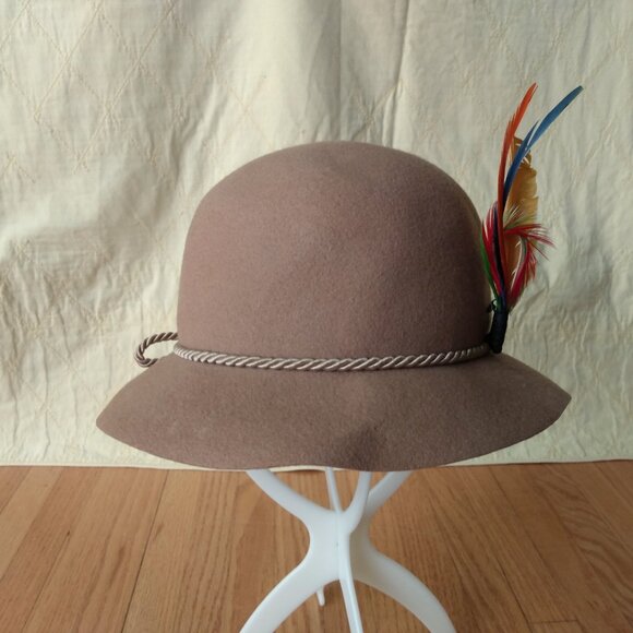 Light Brown Felt Hat with Feather Brooch Pin and Silky Cable Rope Bow - Picture 2 of 11